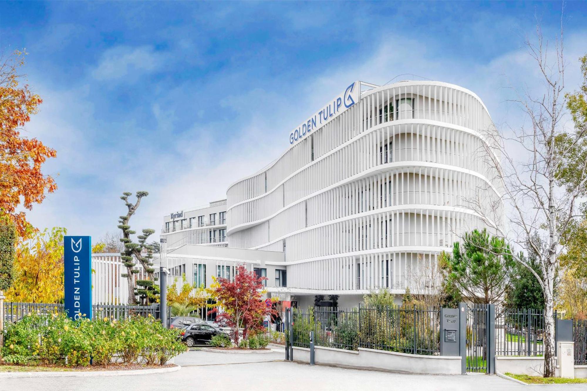 Golden Tulip Lyon Ouest Techlid Hotel & Spa Limonest Exterior photo